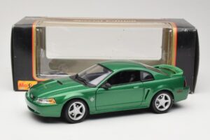 Ford Mustang GT SN95 Green Maisto 1:18 50326 Diecast - image 8 of 8