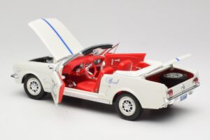 Ford Mustang Pace Car Wimbledon White Solido 1:18 81578 Diecast - image 5 of 8