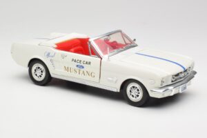 Ford Mustang Pace Car Wimbledon White Solido 1:18 81578 Diecast - image 6 of 8