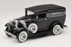 Ford Panel Car Police Patrol Signature Models 1:18 18143 Diecast
