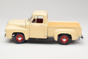 Ford Pickup Colonial White Road Legends 1:18 92148 Diecast - image 4 of 8