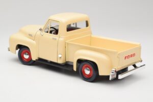 Ford Pickup Colonial White Road Legends 1:18 92148 Diecast - image 7 of 8