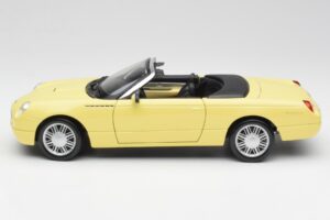 Ford Thunderbird Show Car Yellow Maisto 1:18 50335 Diecast - image 4 of 8