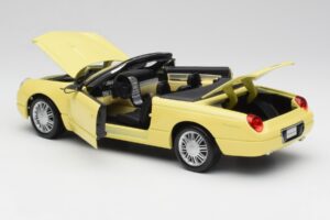 Ford Thunderbird Show Car Yellow Maisto 1:18 50335 Diecast - image 5 of 8