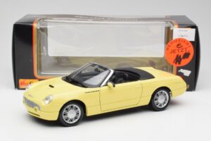 Ford Thunderbird Show Car Yellow Maisto 1:18 50335 Diecast - image 8 of 8