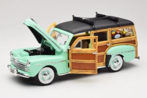 Ford Woody Panel Wagon Mint Green Road Signature 1:18 20028 Diecast - image 2 of 8