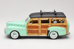 Ford Woody Panel Wagon Mint Green Road Signature 1:18 20028 Diecast - image 4 of 8