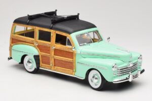 Ford Woody Panel Wagon Mint Green Road Signature 1:18 20028 Diecast - image 6 of 8