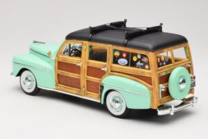 Ford Woody Panel Wagon Mint Green Road Signature 1:18 20028 Diecast - image 7 of 8