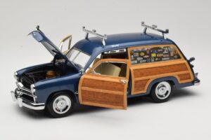 Ford Woody Station Wagon Bayview Blue Surf Shop Motor City 1:18 60002 Diecast - image 2 of 8