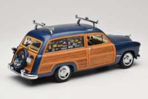 Ford Woody Station Wagon Bayview Blue Surf Shop Motor City 1:18 60002 Diecast - image 3 of 8