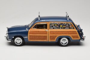 Ford Woody Station Wagon Bayview Blue Surf Shop Motor City 1:18 60002 Diecast - image 4 of 8