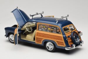 Ford Woody Station Wagon Bayview Blue Surf Shop Motor City 1:18 60002 Diecast - image 5 of 8