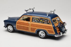 Ford Woody Station Wagon Bayview Blue Surf Shop Motor City 1:18 60002 Diecast - image 7 of 8