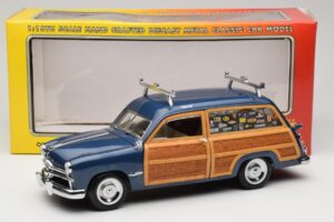 Ford Woody Station Wagon Bayview Blue Surf Shop Motor City 1:18 60002 Diecast - image 8 of 8