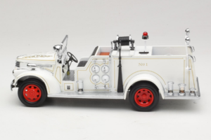 GMC Firetruck White Road Signature 1:18 20068 Diecast - image 4 of 9