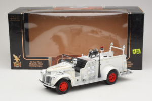 GMC Firetruck White Road Signature 1:18 20068 Diecast - image 9 of 9