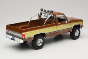 GMC K-2500 Sierra Grande Brown GreenLight 1:18 13560 Diecast - image 3 of 8