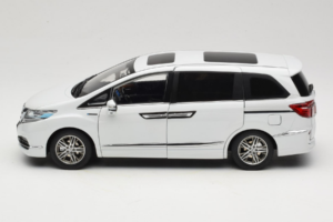 Honda Elysion White OEM 1:18 430056 Diecast - image 4 of 8