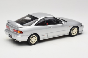 Honda Integra Type R DC2 Pre-Facelift Vogue Silver Metallic MotorHelix 1:18 M85202 Diecast - image 3 of 8