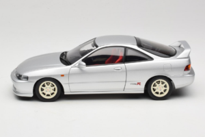 Honda Integra Type R DC2 Pre-Facelift Vogue Silver Metallic MotorHelix 1:18 M85202 Diecast - image 4 of 8