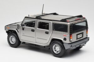 Hummer H2 Silver Maisto 1:18 7449569 Diecast - image 7 of 8