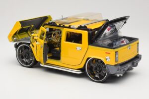 Hummer H2 SUT Concept Yellow Maisto 1:18 31067 Diecast - image 5 of 8