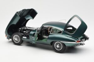 Jaguar E-Type 3.8 Series 1 Dark Green Kyosho 1:18 08954DG Diecast - image 5 of 8