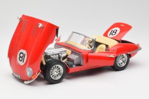 Jaguar E-Type Cabriolet Red Bburago 1:18 3016 Diecast - image 2 of 8