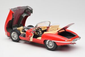Jaguar E-Type Cabriolet Red Bburago 1:18 3016 Diecast - image 5 of 8