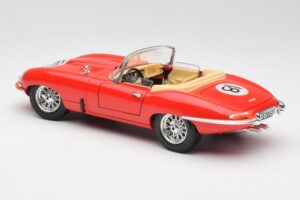 Jaguar E-Type Cabriolet Red Bburago 1:18 3016 Diecast - image 7 of 8