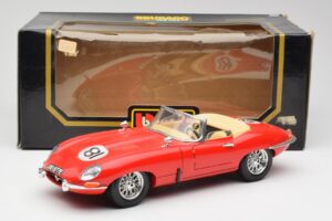 Jaguar E-Type Cabriolet Red Bburago 1:18 3016 Diecast - image 8 of 8