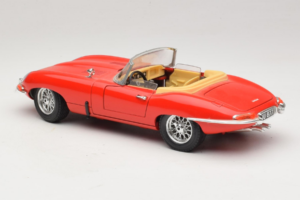 Jaguar E-Type Series 1 Cabriolet Red Bburago 1:18 3038 Diecast - image 6 of 8