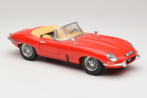 Jaguar E-Type Series 1 Cabriolet Red Bburago 1:18 3038 Diecast - image 7 of 8