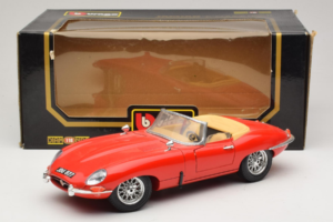 Jaguar E-Type Series 1 Cabriolet Red Bburago 1:18 3038 Diecast - image 8 of 8