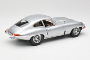 Jaguar E-Type Series 1 Silver Bburago 1:18 3018-M2 Diecast - image 3 of 8