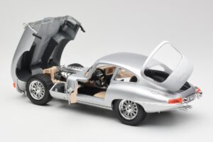 Jaguar E-Type Series 1 Silver Bburago 1:18 3018-M2 Diecast - image 5 of 8