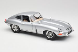 Jaguar E-Type Series 1 Silver Bburago 1:18 3018-M2 Diecast - image 6 of 8