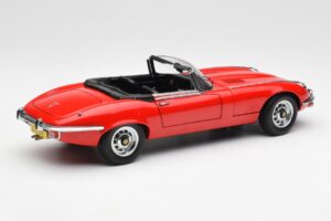 Jaguar E-Type Roadster Series III V12 Red AUTOart 1:18 73523 Diecast - image 3 of 8