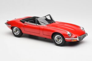 Jaguar E-Type Roadster Series III V12 Red AUTOart 1:18 73523 Diecast - image 6 of 8
