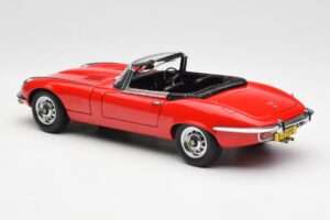 Jaguar E-Type Roadster Series III V12 Red AUTOart 1:18 73523 Diecast - image 7 of 8