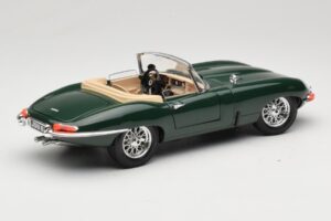 Jaguar E-Type Series 1 Roadster Green Bburago 1:18 3016-M1 Diecast - image 3 of 8