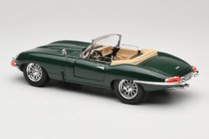 Jaguar E-Type Series 1 Roadster Green Bburago 1:18 3016-M1 Diecast - image 7 of 8