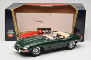 Jaguar E-Type Series 1 Roadster Green Bburago 1:18 3016-M1 Diecast - image 8 of 8