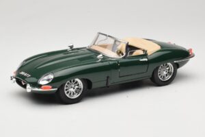 Jaguar E-Type Series 1 Roadster Green Bburago 1:18 3016-M1 Diecast