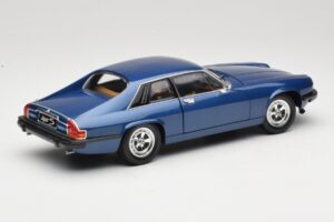 Jaguar XJ-S Blue Road Signature 1:18 92658 Diecast - image 3 of 8
