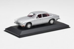 Jaguar XJ12 Series II Silver Minichamps 1:43 400130401 Diecast - image 2 of 4
