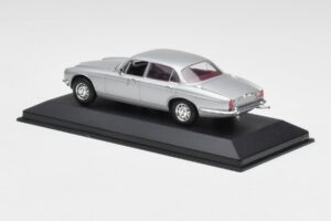 Jaguar XJ12 Series II Silver Minichamps 1:43 400130401 Diecast - image 3 of 4
