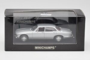 Jaguar XJ12 Series II Silver Minichamps 1:43 400130401 Diecast - image 4 of 4