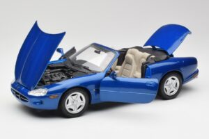 Jaguar XK8 X100 Cabriolet Azure Blue Maisto 1:18 50286 Diecast - image 2 of 8